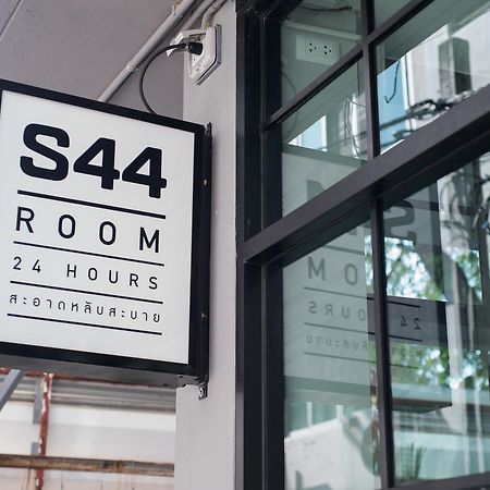 S44Room Bangkok Bagian luar foto