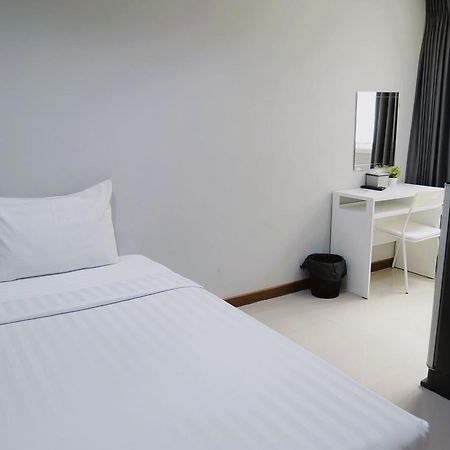 S44Room Bangkok Bagian luar foto