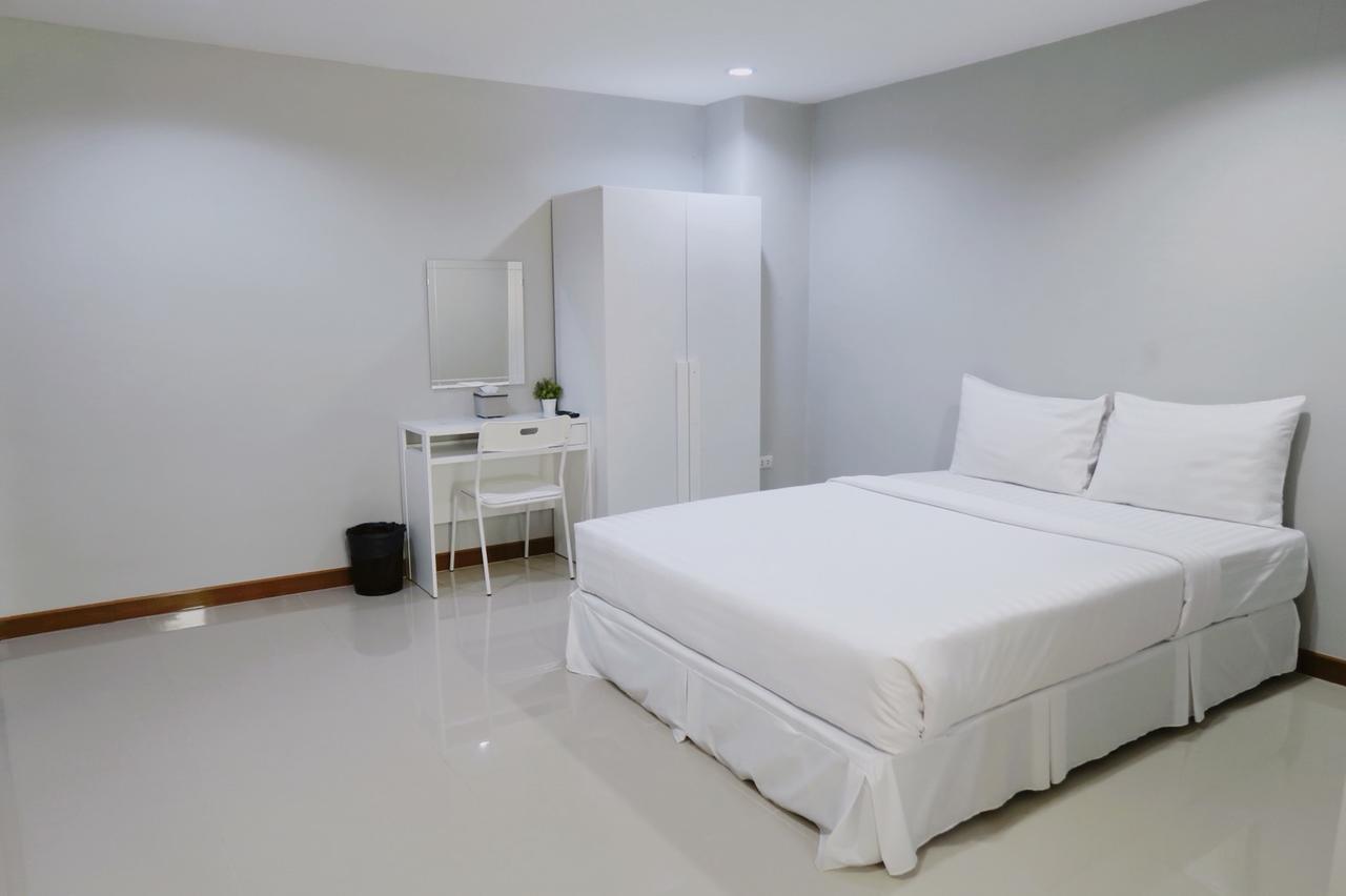 S44Room Bangkok Bagian luar foto