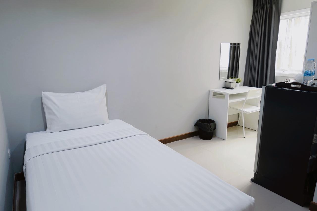 S44Room Bangkok Bagian luar foto